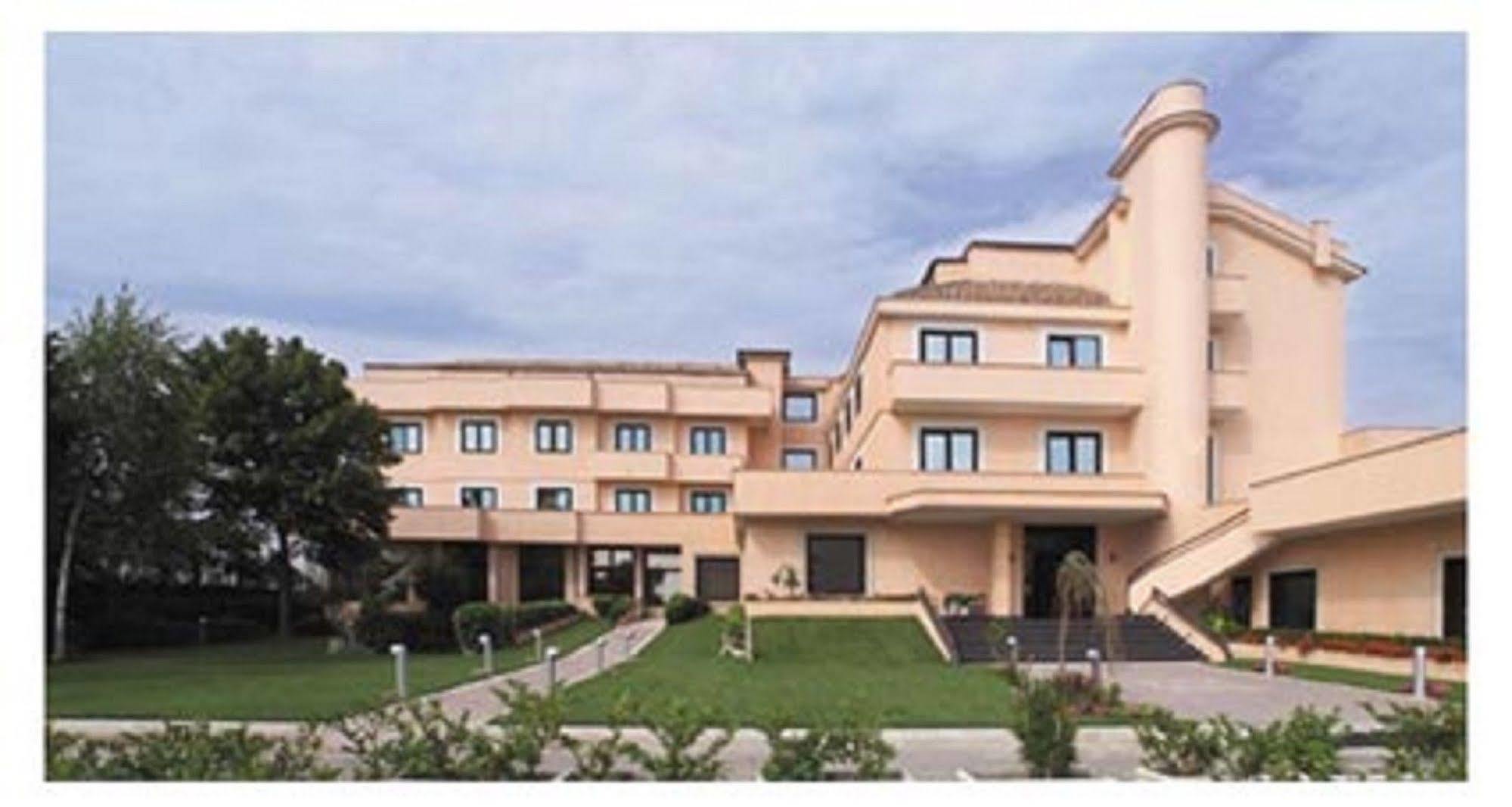 Hotel De La Ville & Centro Congressi Benevento Exterior foto